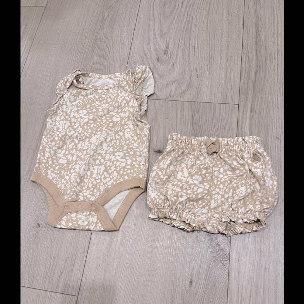 4 for $20 Baby Gap two piece set size 0-3